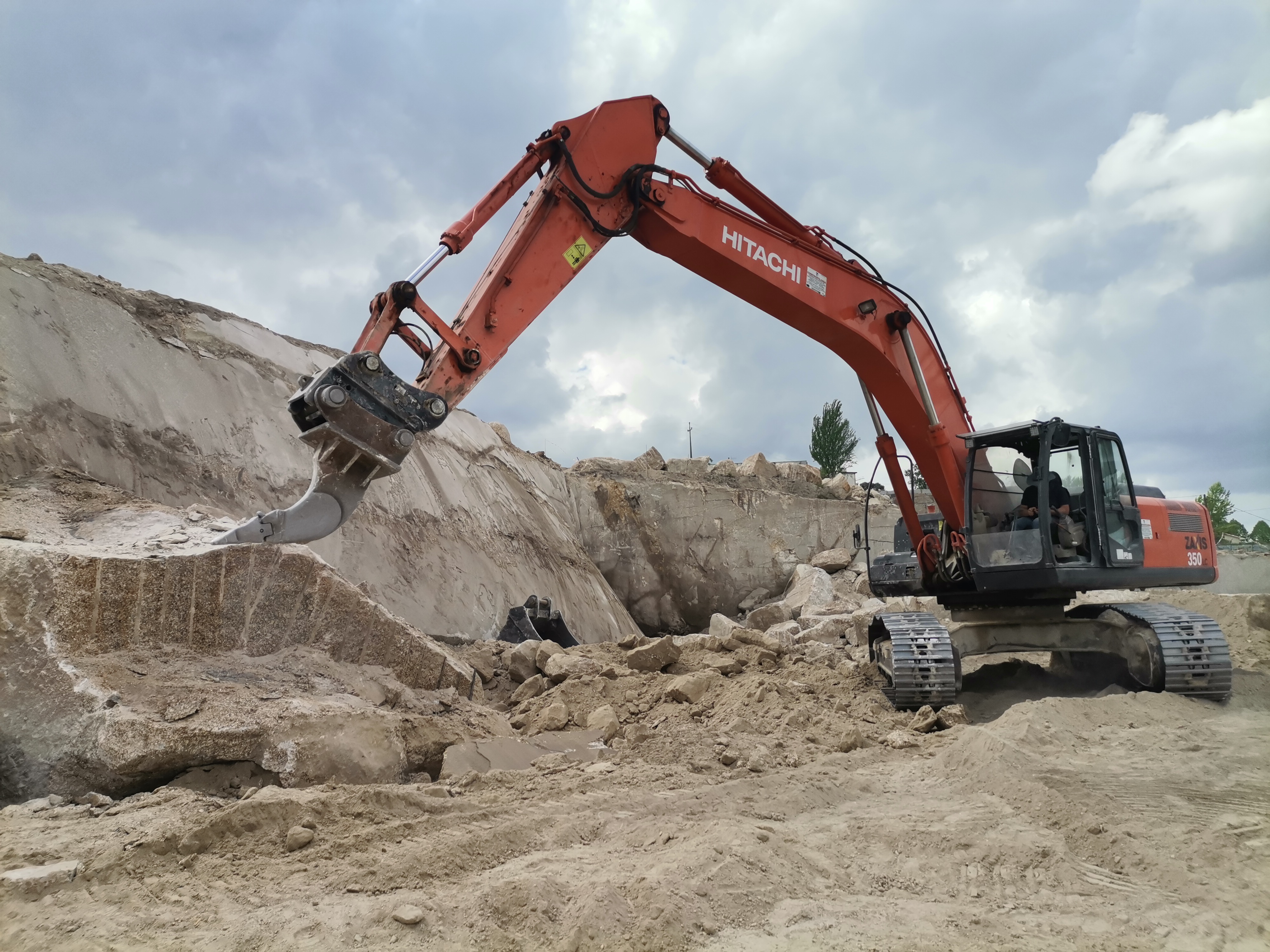 Escavações, Movimentação de terras e Demolições