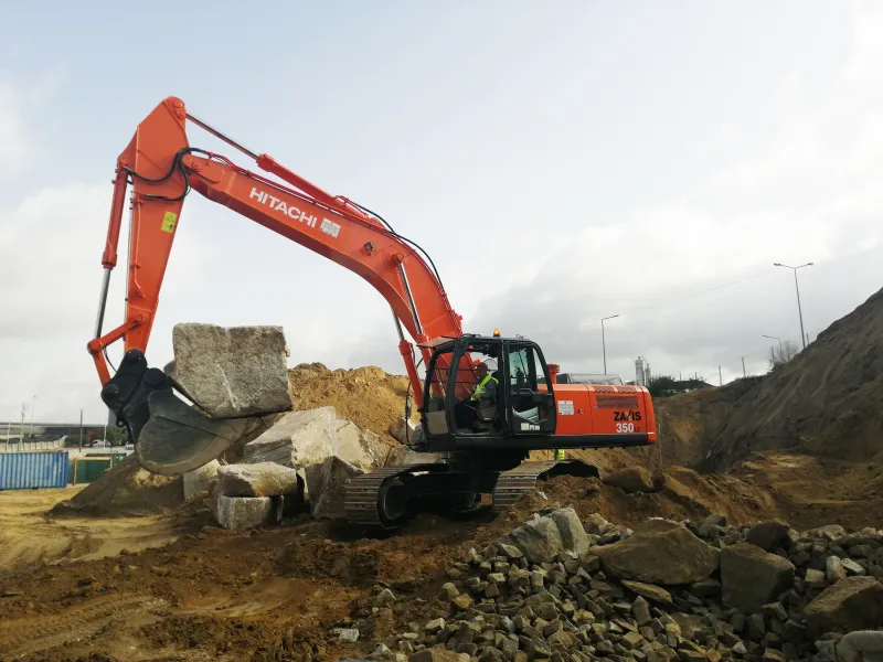 Aluguer de máquina Hitachi 350